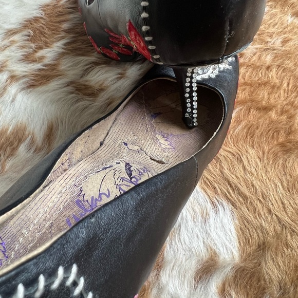 Chinese Laundrie skull and crossbones pumps with beads - Picture 3 of 3